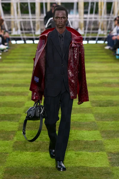 Look 11